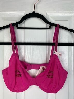 Victoria’s Secret Fuchsia Underwire Bra with Lip Embellishments Unlined 32D
